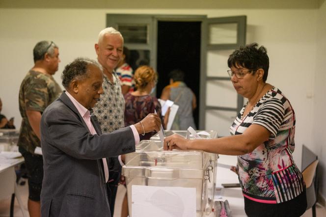 During the first round of voting for the congress of the Socialist Party, at the headquarters of the Réunion Federation of the PS, in Saint-Denis, La Réunion, on May 27, 2025.