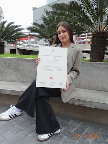 Gianella Marquina se tituló como