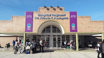 El oficial continuaría hospitalizado, mientras