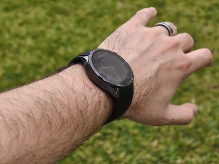 Beautifully crafted watch, but somewhat large. | Image: Xataka