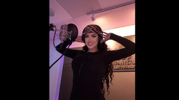La artista peruana transita un