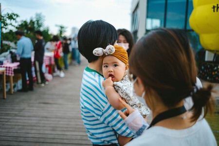 A serene display of familial connections and societal stability