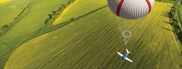 There are those who ask why airplanes have no parachute. This manufacturer decided to stop asking him and put one