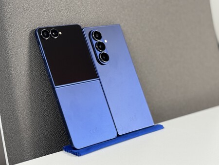 Samsung Galaxy Z Flip7 and Galaxy Z Fold7 Comparison
