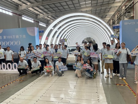 Clients invited by BYD to celebrate the 1,000,000 unit of the Dolphin Surf