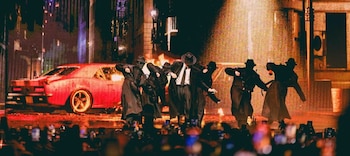 Rauw with his dancers
