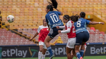 Female Classic Santa Fe vs
