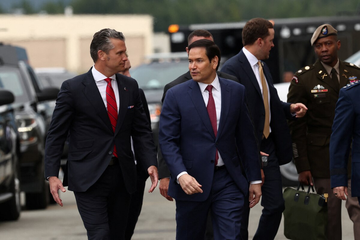 The US Secretary of State, Marco Rubio, walks with the Secretary of Defense, Pete Hegseth, before the meeting