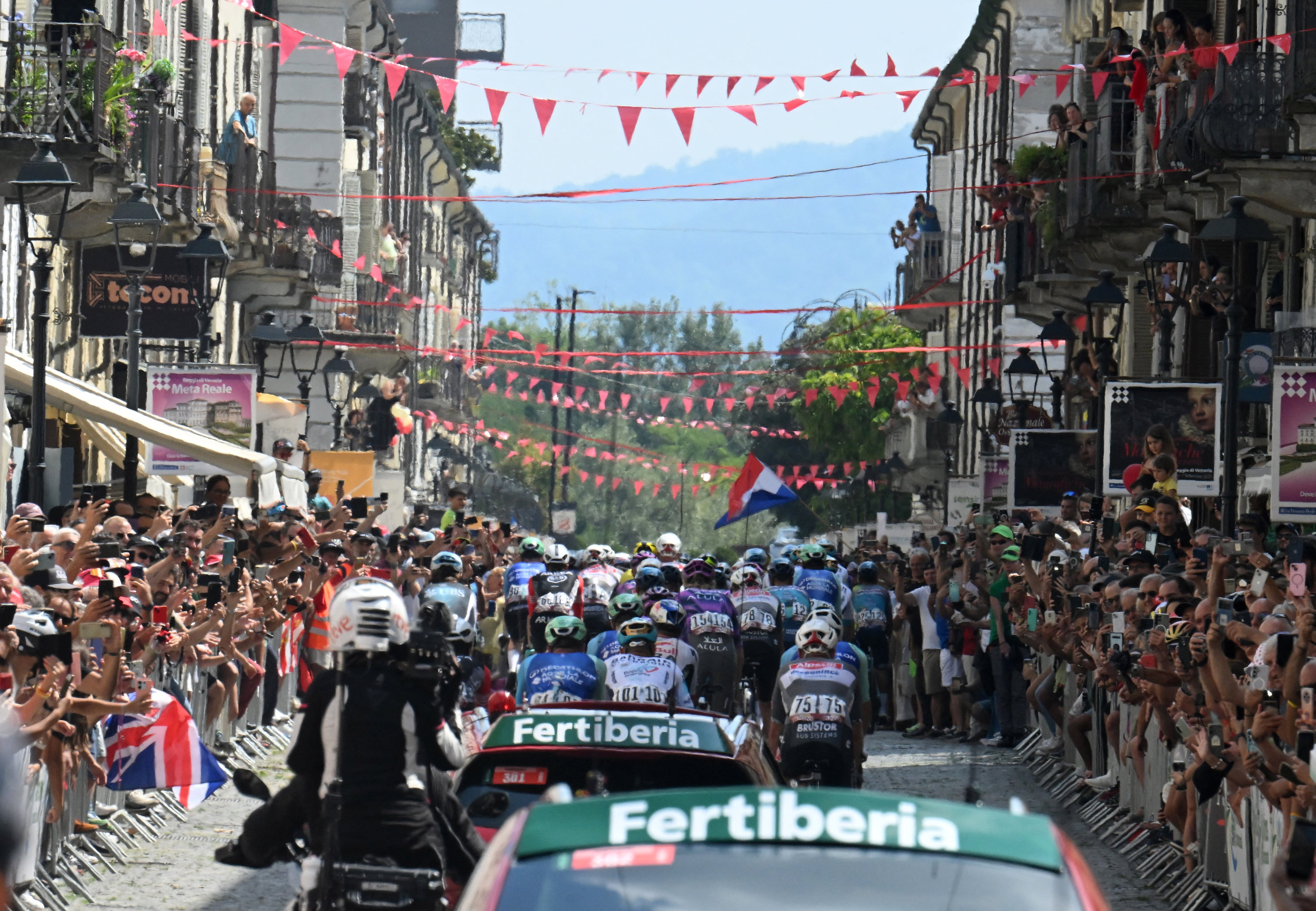 The general platoon prepares at the starting line - Alberto Lingria/Reuters