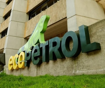 The state oil company advances in