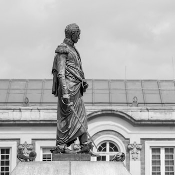 Simón Bolívar strengthened his link