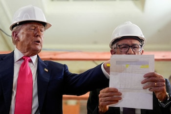 Donald Trump points to Powell