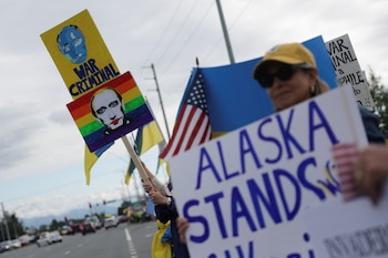 Residents protesting against Putin