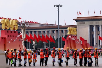The parade commemorated the 80º
