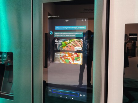 En esta demo podemos ver cómo, al pedirle que nos diga qué podemos hacer con lo que tenemos en el frigorífico, la IA nos genera una serie de recetas | Imagen: Xataka