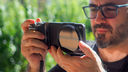 vivo X200 Ultra with polarizing filter