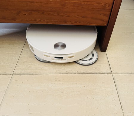 Roborock Qrevo Curv 2 Pro on Different Surfaces