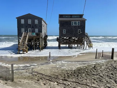 Houses facing the Atlantic Ocean