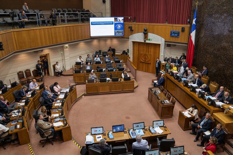 Members of the Senate of Chile during a session in Valparaíso (EFE/ Adriana Thomasa)