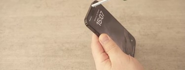 Cleaning your phone's charging port