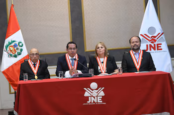Plenary session of the JNE: Roberto Burneo (president), Aarón Oyarce, Martha Maisch and Rubén Torres.