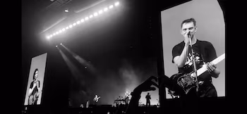 The chorus to the rhythm of 'I can't give it up' was the final touch that marked the beginning of a new era for The xx and their tour that places Mexico as its starting point. (Photo: Raúl A. González/Infobae México)