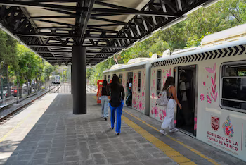 Passengers boarding the 'El Ajolote' Light Train