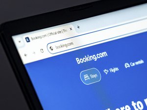 Evicted for Unfinished Work: 8 Households Discover Their Apartments on Booking at 400% Higher Prices
