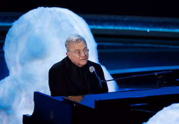 Swift and Randy Newman shared the stage to perform “You've Got a Friend in Me”, the most emblematic song of the franchise (REUTERS/Mario Anzuoni)