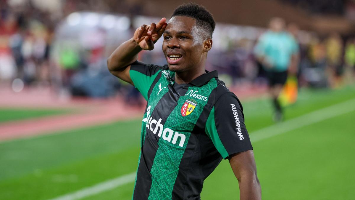 RC Lens: Mamadou Sangaré Stuns Manchester United!