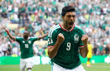 Raúl Jiménez celebrates his goal against South Africa in tears. REUTERS/Pawel Kopczynski TPX IMAGES OF THE DAY