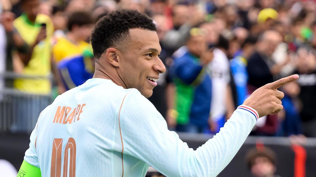 French Team: Kylian Mbappé Puts Pressure on the Blues
