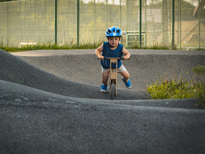 10-Year-Old Child Dies Before Father’s Eyes After Being Hit by a 4×4 While Riding a Small Motorcycle