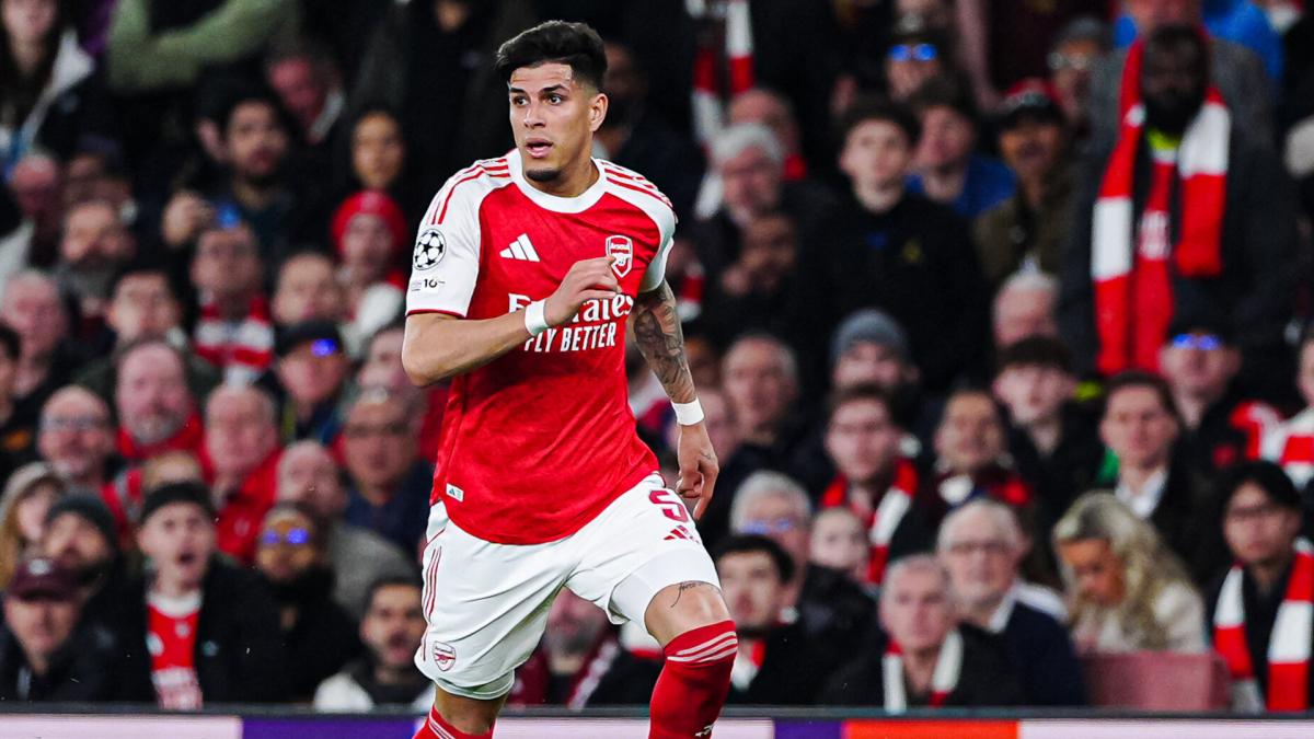 Arsenal Activates Option to Purchase Piero Hincapié