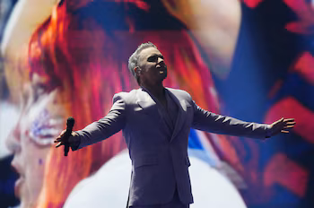 Robbie Williams will participate in the ceremony prior to the World Cup final on July 19 at MetLife Stadium with Laura Pausini (REUTERS)