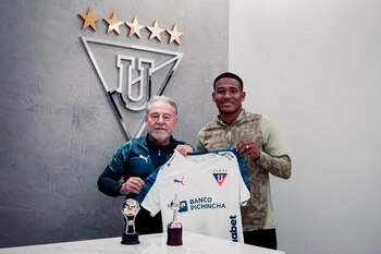 José Carabalí was presented at LDU in Quito.