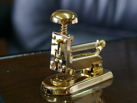 90 Years Ago, a Basque Company Aimed to Create the “Rolls-Royce of Staplers,” but It Didn’t Go Well