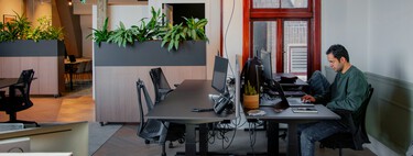 Catalonia’s Plan to Encourage Officials to Return to the Office: Offering Extra Pay for Leaving Telework