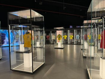 LEGENDS: The Ultimate Football Experience opened its doors on May 29 at InSpace Polanco, with the presence of Hugo Sánchez and the president of LALIGA, Javier Tebas (credit: Legends: Ultimate Football Experience)