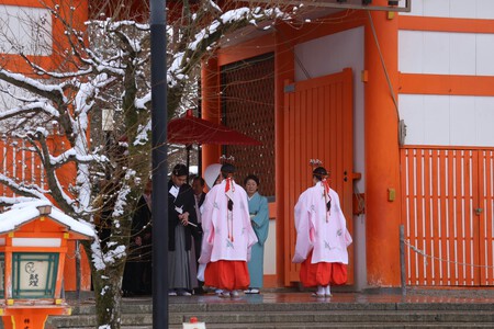 Japan Embraces Mass Tourism: Now Becoming a Hotspot for Foreign Weddings