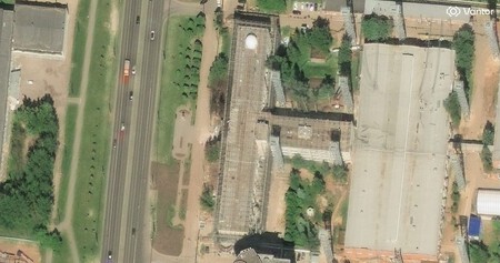 Satellite Images Show Russia Enclosing Building with Anti-Drone Cage; Ukraine Transforms it into Action Movie Set