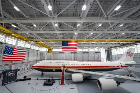 The US Adds a New Boeing 747 to Its Presidential Fleet: A Controversial Gift from Qatar