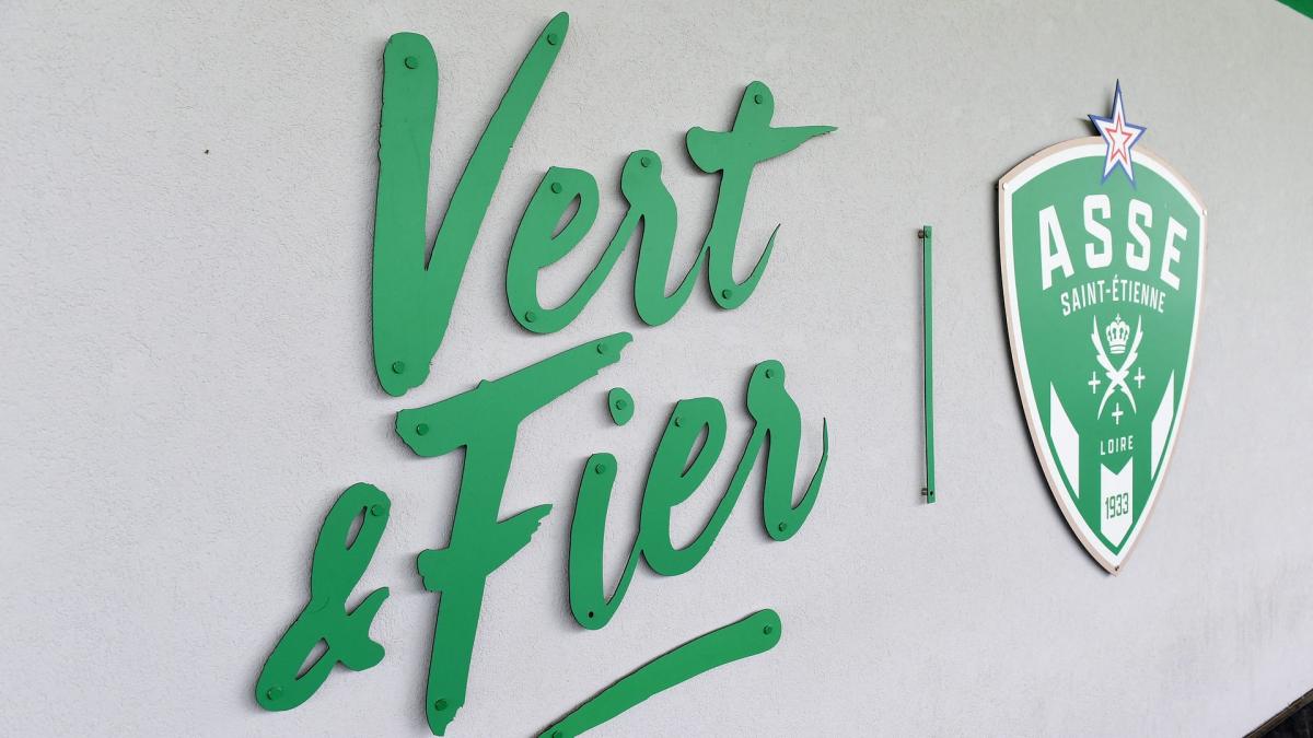 ASSE Charges Toward Mamour Ndiaye