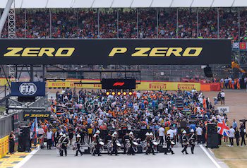 The crowd on the main straight of Silverstone (REUTERS/Andrew Boyers)