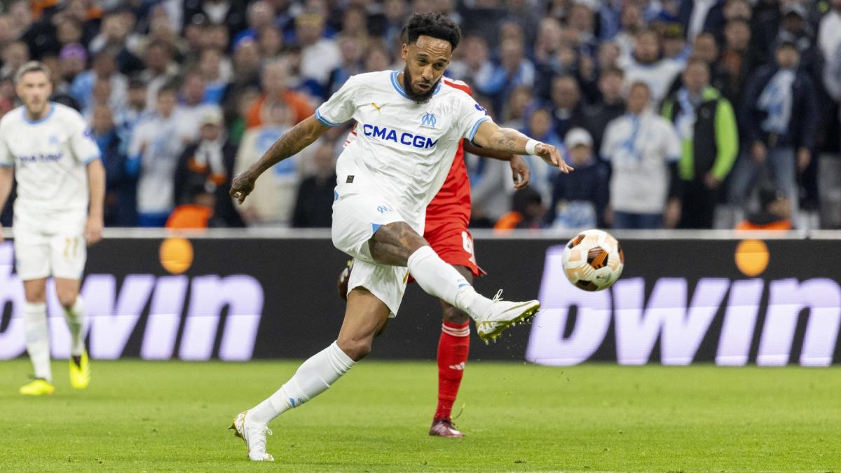 OM: Bruno Genesio Wants to Retain Aubameyang