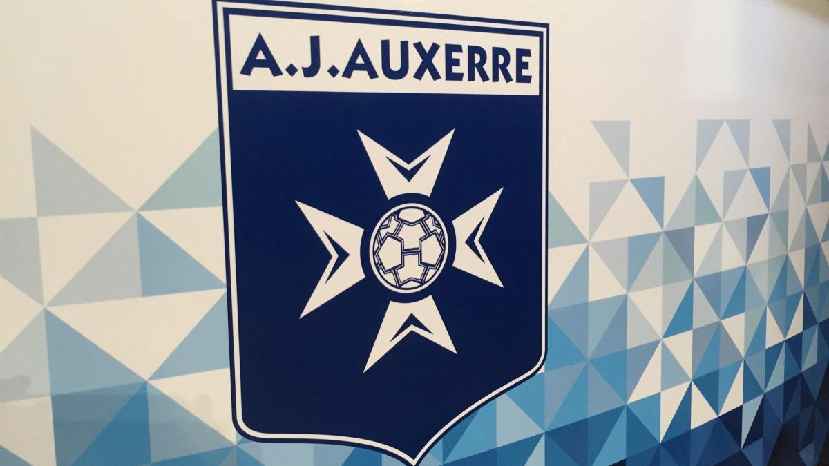 AJ Auxerre Signs Promising Chinese Talent