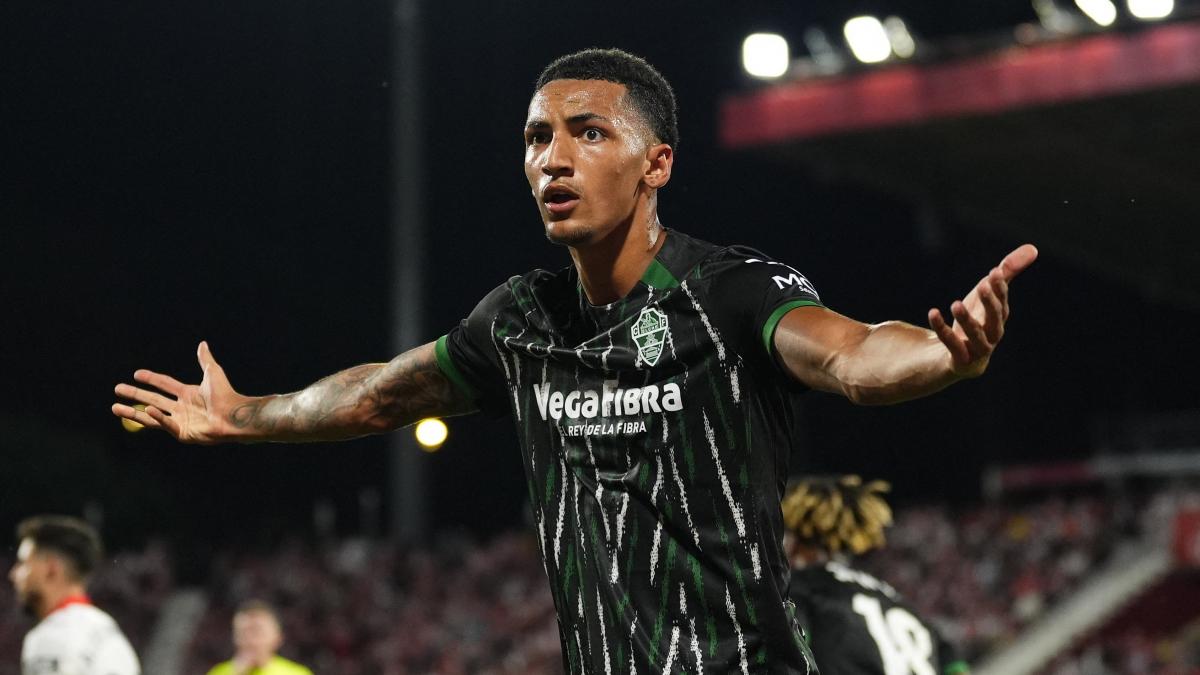 Bournemouth Signs Striker for €25M