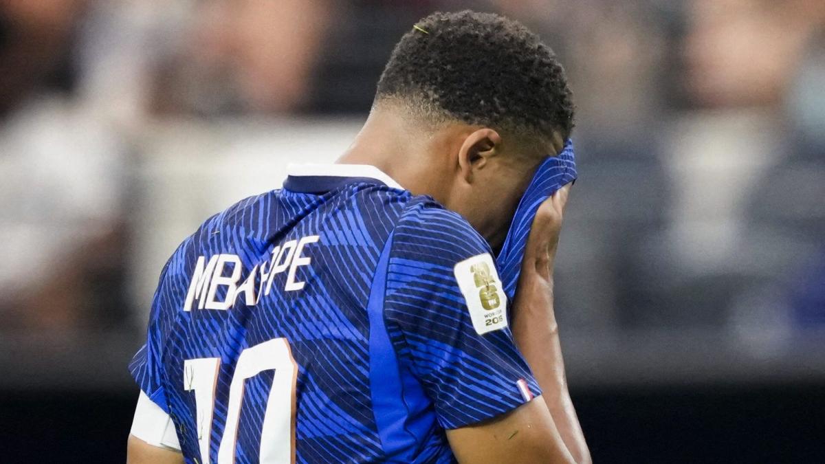 The Unexpected Story of Kylian Mbappé and Ester Expósito in the Blues Outfit