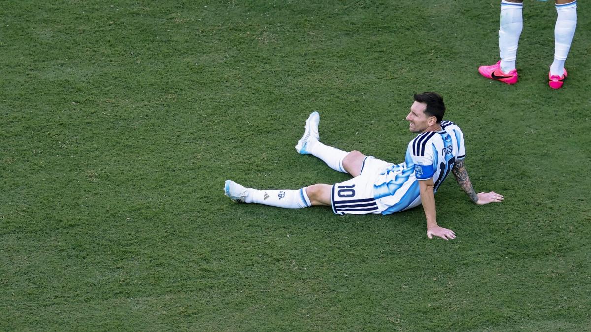 2026 World Cup: What Messi and Dibu Martinez Said in the Locker Room at Half-Time of the Final