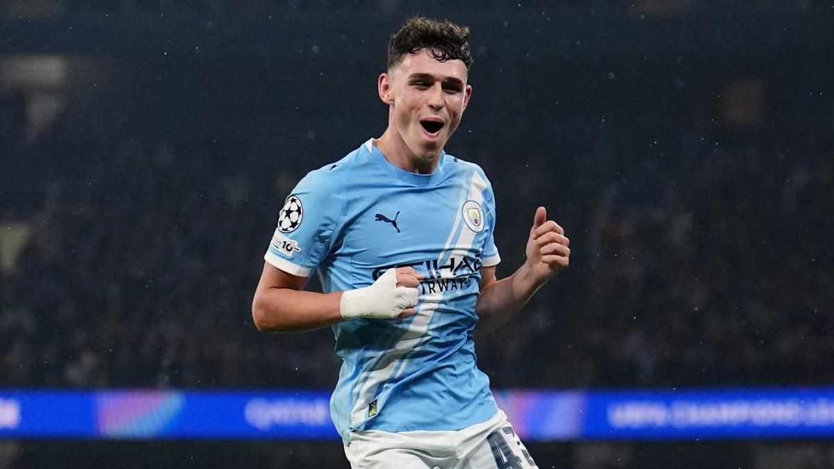 Phil Foden Signs New Contract with Manchester City
